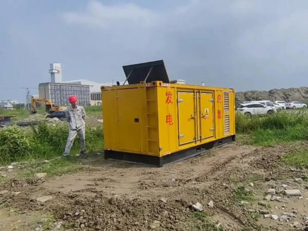 东成镇200KW柴油发电机机组每小时的油耗量受哪些因素影响?