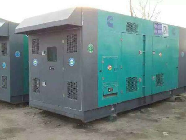 东成镇合同中关于工期延误的责任如何界定和处理？